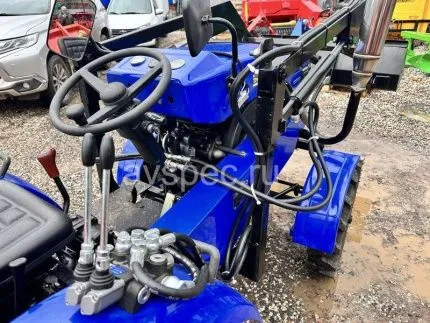 Минитрактор Русич Т-30 ВОМ 4x4 с фронтальным погрузчиком