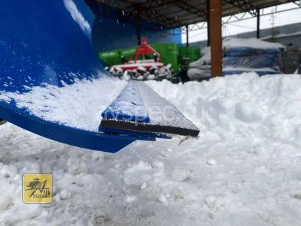 Отвал для уборки снега на ременные трактора